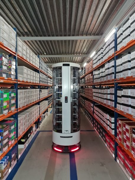 Dutch shoe retailer Schuurman Schoenen implements Magazino robots